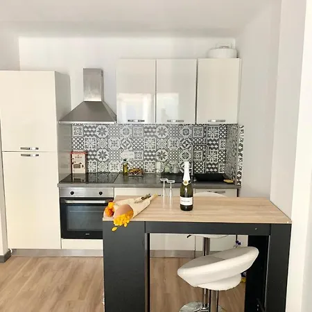 Les Pins: 30 Metres De La Apartment